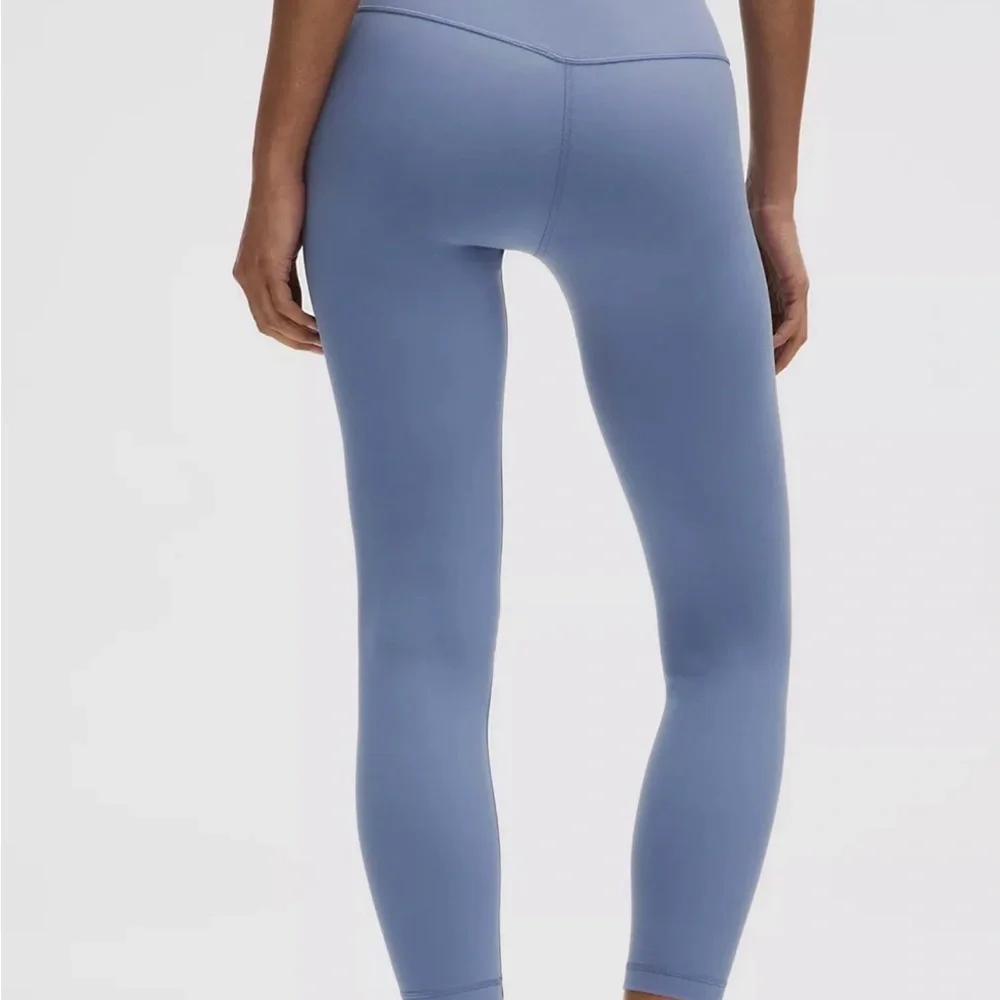 NWOT Lululemon Leggings in Washed Denim/ Light Blue size 20 - Picture 2 of 3